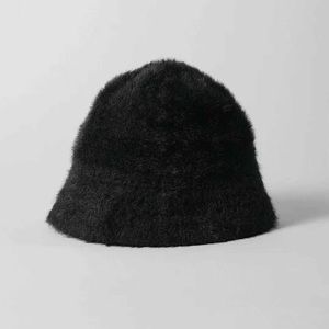 weekday rho Furry bucket hat Black